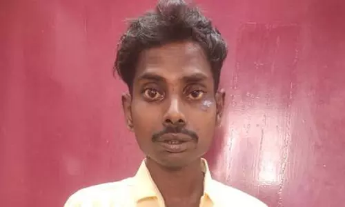 பெண்களிடம் நகை பறித்த 2 பேர் கைது பெண்களிடம் நகை பறித்த 2 பேர் கைது