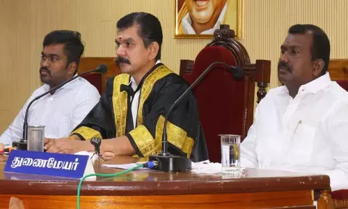 நெல்லையில் சூரியஒளி மின்உற்பத்தி நிலையம்; மாநகராட்சி கூட்டத்தில் மேயர் தகவல் நெல்லையில் சூரியஒளி மின்உற்பத்தி நிலையம்; மாநகராட்சி கூட்டத்தில் மேயர் தகவல்