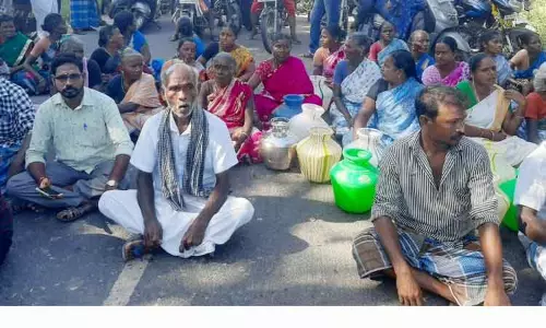 குடிநீர் கேட்டு சாலை மறியல் குடிநீர் கேட்டு சாலை மறியல்
