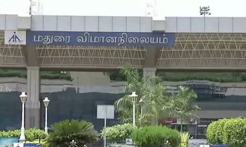 மதுரை விமான நிலையத்தில் திரண்ட பயணிகள் மதுரை விமான நிலையத்தில் திரண்ட பயணிகள்