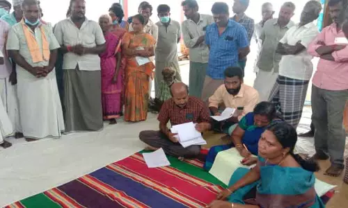 டி.என்.பாளையம் அருகே கோவில் விளை நில ஏலம் தற்காலிகமாக ஒத்திவைப்பு டி.என்.பாளையம் அருகே கோவில் விளை நில ஏலம் தற்காலிகமாக ஒத்திவைப்பு