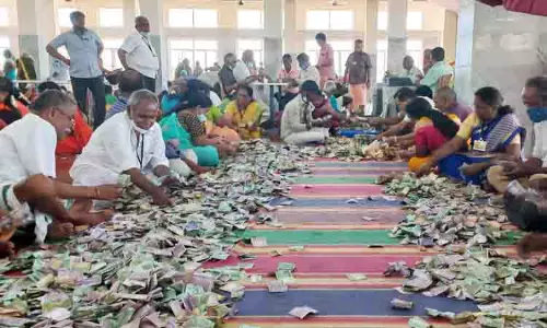 உண்டியல்களில் ரூ.1¼ கோடி காணிக்கை வசூல் உண்டியல்களில் ரூ.1¼ கோடி காணிக்கை வசூல்