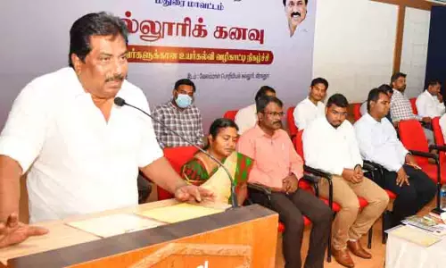 வேலைவாய்ப்பு வழங்கும் தொழில்முனைவோராக மாற வேண்டும்அமைச்சர் மூர்த்தி பேச்சு- வேலைவாய்ப்பு வழங்கும் தொழில்முனைவோராக மாற வேண்டும்அமைச்சர் மூர்த்தி பேச்சு-