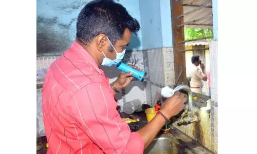 காவலாளி வீட்டில் 8 பவுன் நகை, ரூ.3 லட்சம்திருட்டு காவலாளி வீட்டில் 8 பவுன் நகை, ரூ.3 லட்சம்திருட்டு
