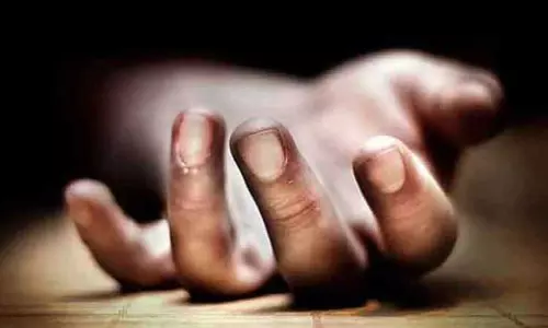 வீட்டில் 2-வது மாடியில் இருந்து தவறி விழுந்து கொத்தனார் சாவு வீட்டில் 2-வது மாடியில் இருந்து தவறி விழுந்து கொத்தனார் சாவு