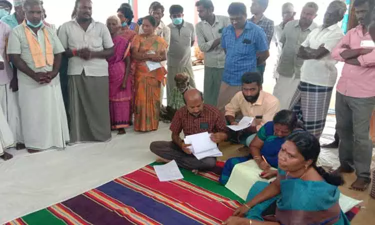 டி.என்.பாளையம் அருகே கோவில் விளை நில ஏலம் தற்காலிகமாக ஒத்திவைப்பு டி.என்.பாளையம் அருகே கோவில் விளை நில ஏலம் தற்காலிகமாக ஒத்திவைப்பு