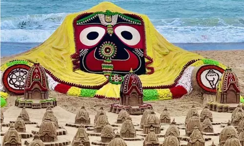 பூரி ஜெகநாதர் ரத யாத்திரை - 125 மணல் ரதங்களை உருவாக்கி அசத்திய மணல் கலைஞர் பூரி ஜெகநாதர் ரத யாத்திரை - 125 மணல் ரதங்களை உருவாக்கி அசத்திய மணல் கலைஞர்