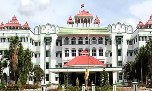 அரசு பள்ளிகளில் தற்காலிக ஆசிரியர் நியமனத்துக்கு இடைக்கால தடை  -  மதுரை ஐகோர்ட்டு
