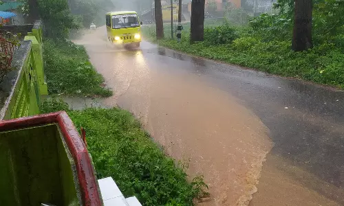 கொல்லிமலையில் கொட்டித்தீர்த்த கனமழை-46 மில்லிமீட்டர் பதிவு கொல்லிமலையில் கொட்டித்தீர்த்த கனமழை-46 மில்லிமீட்டர் பதிவு
