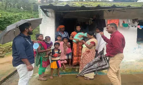 வால்பாறை மலைவாழ் கிராமங்களில் கொரோனா விழிப்புணர்வு முகாம் வால்பாறை மலைவாழ் கிராமங்களில் கொரோனா விழிப்புணர்வு முகாம்