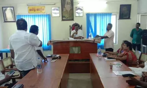 பாதாள சாக்கடை இணைப்புகள் வழங்க வேண்டும்