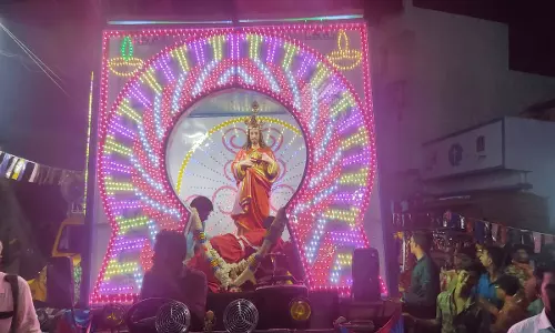 இடைக்காட்டூர் திருஇருதய ஆண்டவர் ஆலய தேர் பவனி