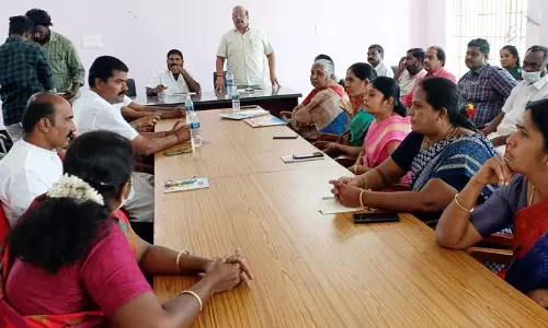 தார்சாலை அமைக்கும் பணி தார்சாலை அமைக்கும் பணி