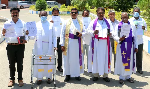கிறிஸ்தவர்களுக்கு 10.5 சதவீத இடஒதுக்கீடு வழங்க வேண்டும் கிறிஸ்தவர்களுக்கு 10.5 சதவீத இடஒதுக்கீடு வழங்க வேண்டும்