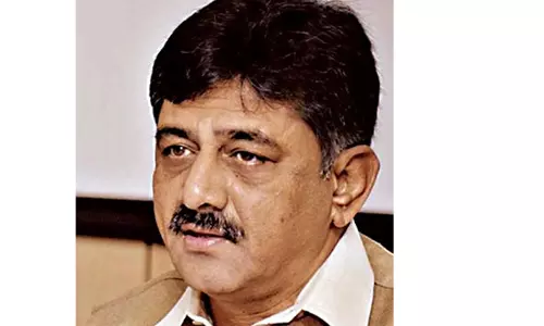 சட்டவிரோத பணப்பரிமாற்ற வழக்கில் டெல்லி சிறப்பு கோர்ட்டில் டி.கே.சிவக்குமார் ஆஜர் சட்டவிரோத பணப்பரிமாற்ற வழக்கில் டெல்லி சிறப்பு கோர்ட்டில் டி.கே.சிவக்குமார் ஆஜர்