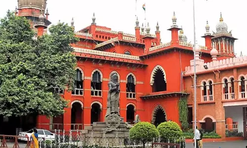 அரசு பள்ளிகளில் தற்காலிக ஆசிரியர்களாக தகுதியானவர்களை மட்டுமே நியமிக்க வேண்டும் அரசு பள்ளிகளில் தற்காலிக ஆசிரியர்களாக தகுதியானவர்களை மட்டுமே நியமிக்க வேண்டும்