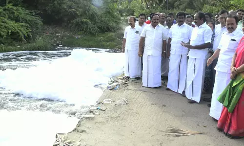 கழிவுநீரை சுத்திகரிக்காமல் ஆற்றில் விடும் நிறுவனங்கள் மீது கடும் நடவடிக்கை