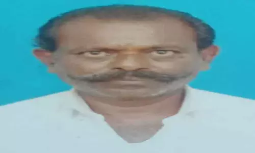 மோட்டார் சைக்கிள்கள் மோதல்; வியாபாரி சாவு