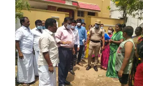 பெரியகுளம் அருகே  கழிவு நீர் தேங்குவதால் சுகாதாரக்கேடு