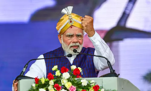 புலி வரும்போது நரிகள் ஓடிவிடும்; பிரதமர் மோடியின் தெலுங்கானா வருகை குறித்து பாஜக தலைவர் கருத்து புலி வரும்போது நரிகள் ஓடிவிடும்; பிரதமர் மோடியின் தெலுங்கானா வருகை குறித்து பாஜக தலைவர் கருத்து