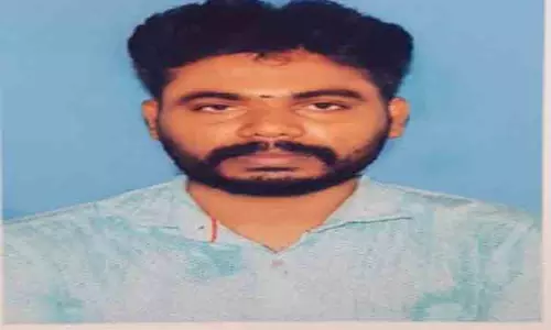 கடலில் படகு கவிழ்ந்து அண்ணன்-தம்பி மாயம் கடலில் படகு கவிழ்ந்து அண்ணன்-தம்பி மாயம்