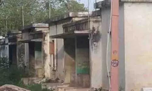 பயன்பாட்டில் இல்லாமல் பாழடைந்து கிடக்கும் போலீசார் குடியிருப்பு