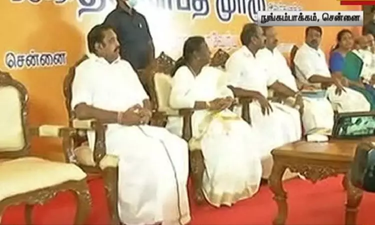 சென்னை வந்த திரெளபதி முர்மு-க்கு எடப்பாடி பழனிசாமி... ... #லைவ் : திரவுபதி முர்மு முதலில் எடப்பாடி பழனிசாமி  உடன்.. பிறகு ஓ.பன்னீர் செல்வமுடன் தனித்தனியே சந்திப்பு..!