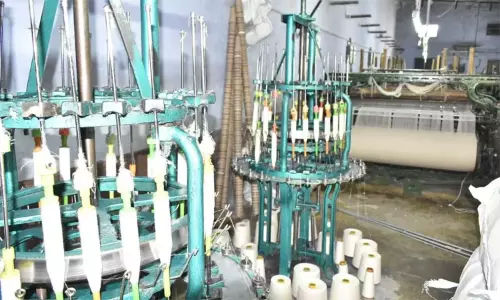 ஈரோட்டில் ரயான் துணி உற்பத்தி வேலைநிறுத்தம் இன்று முதல் தொடங்கியது ஈரோட்டில் ரயான் துணி உற்பத்தி வேலைநிறுத்தம் இன்று முதல் தொடங்கியது