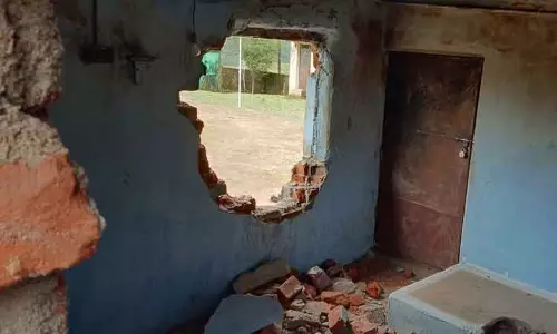 சத்துணவு கூடத்தை உடைத்து காட்டுயானைகள் அட்டகாசம்