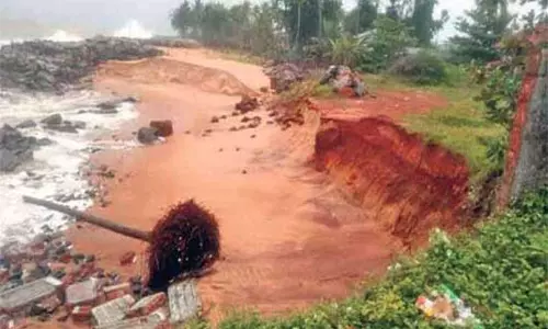 கடல் அரிப்பால் 66 வீடுகள் சேதம்; தொடர் கனமழையால் ரூ.5 கோடிக்கு பாதிப்பு