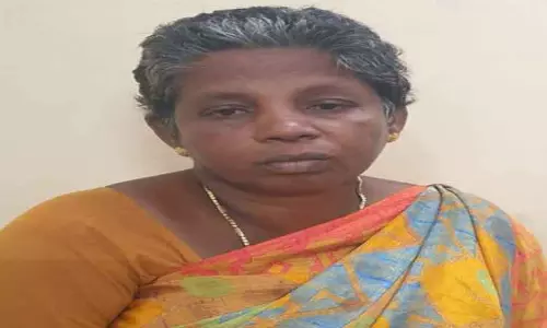 போலி பிறப்பு சான்றிதழ் தயாரித்து கொடுத்த வாலிபர், பெண் கைது போலி பிறப்பு சான்றிதழ் தயாரித்து கொடுத்த வாலிபர், பெண் கைது