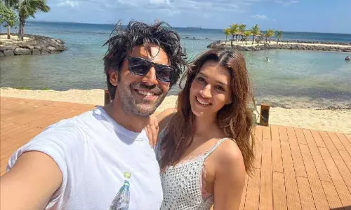 வெற்றிக்கு பின்பும், அதே கார்த்திக் ஆர்யனாக இருக்கிறார்; நடிகை கிரீத்தி சனோன் வெற்றிக்கு பின்பும், அதே கார்த்திக் ஆர்யனாக இருக்கிறார்; நடிகை கிரீத்தி சனோன்
