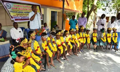அரசு பள்ளியில் மாணவர் சேர்க்கை நிகழ்ச்சி அரசு பள்ளியில் மாணவர் சேர்க்கை நிகழ்ச்சி