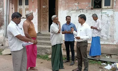 நீர் நிலை ஆக்கிரமிப்பு; தாசில்தார் ஆய்வு நீர் நிலை ஆக்கிரமிப்பு; தாசில்தார் ஆய்வு