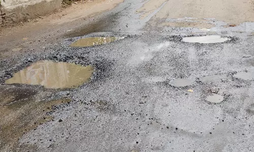 குழாய் உடைந்து வீணாகும் குடிநீர்