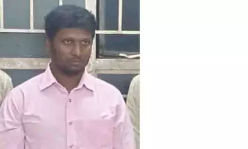 கிராம நிர்வாக அலுவலர் உள்பட 7 பேர் கைது கிராம நிர்வாக அலுவலர் உள்பட 7 பேர் கைது