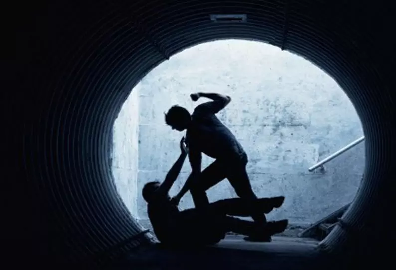 கேளிக்கை விடுதியில் தமிழக வாலிபர் மீது தாக்குதல் கேளிக்கை விடுதியில் தமிழக வாலிபர் மீது தாக்குதல்