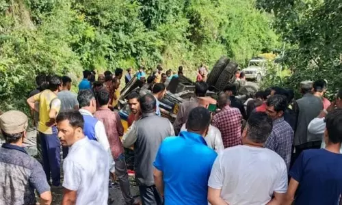 இமாச்சல பிரதேசம்: 40 மாணவர்களுடன் சென்ற பஸ் கவிழ்ந்ததில் 16 பேர் பலி; தேசிய பேரிடர் மீட்புப் படை விரைவு! இமாச்சல பிரதேசம்: 40 மாணவர்களுடன் சென்ற பஸ் கவிழ்ந்ததில் 16 பேர் பலி; தேசிய பேரிடர் மீட்புப் படை விரைவு!