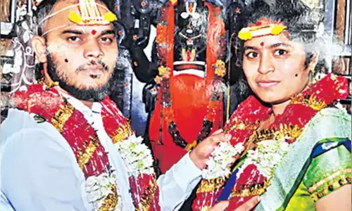 மகளை காதலித்து திருமணம் செய்த சாப்ட்வேர் என்ஜினீயரை கொலை செய்து பெட்ரோல் ஊற்றி எரித்த தந்தை மகளை காதலித்து திருமணம் செய்த சாப்ட்வேர் என்ஜினீயரை கொலை செய்து பெட்ரோல் ஊற்றி எரித்த தந்தை