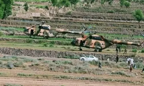 புது மனைவியை ராணுவ ஹெலிகாப்டரில் வைத்து வீட்டுக்கு அழைத்து வந்த தலீபான் தளபதி