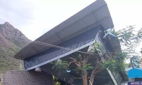 ஆரல்வாய்மொழி பகுதியில் பலத்த சூறைகாற்று - காற்றில் பரந்து தகர கொட்டகை...!