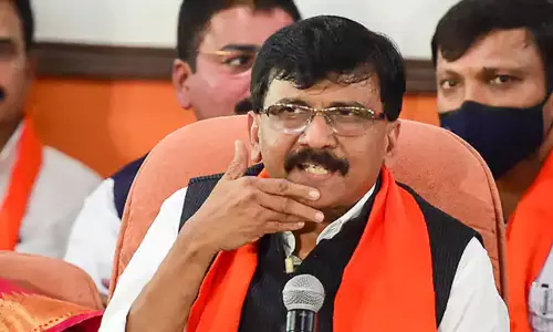 அரசியலில் பணம் மட்டுமே எல்லாம் கிடையாது; ஷிண்டே அணியை குறிப்பிட்ட சஞ்சய் ராவத் எம்.பி. அரசியலில் பணம் மட்டுமே எல்லாம் கிடையாது; ஷிண்டே அணியை குறிப்பிட்ட சஞ்சய் ராவத் எம்.பி.