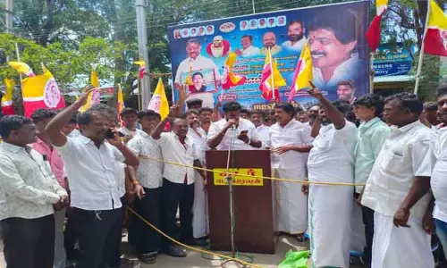 பசும்பொன் தேசிய கழகம் ஆர்ப்பாட்டம் பசும்பொன் தேசிய கழகம் ஆர்ப்பாட்டம்