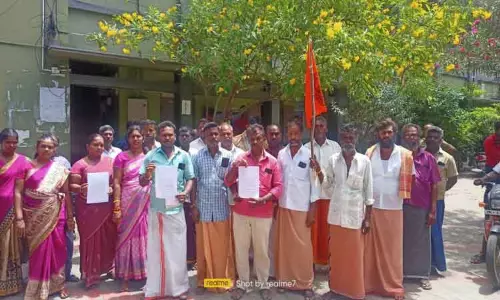 நகராட்சி அலுவலகத்தில் மனு கொடுக்கும் போராட்டம்
