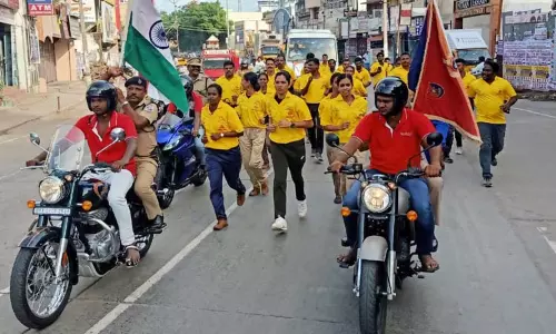 ரெயில்வே பாதுகாப்பு படை போலீசார் விழிப்புணர்வு ஓட்டம்