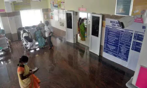 அரசு ஆஸ்பத்திரியில் கண்காணிப்பு கேமராக்கள் பொருத்தம்