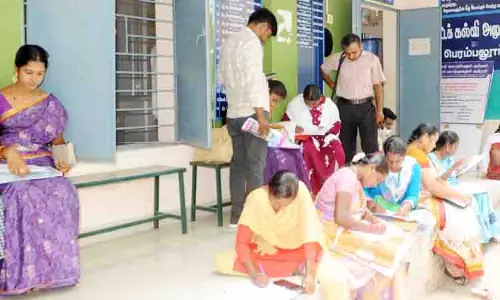 20 தற்காலிக ஆசிரியர் பணியிடங்களுக்கு முதல் நாளில் 319 பேர் விண்ணப்பம்