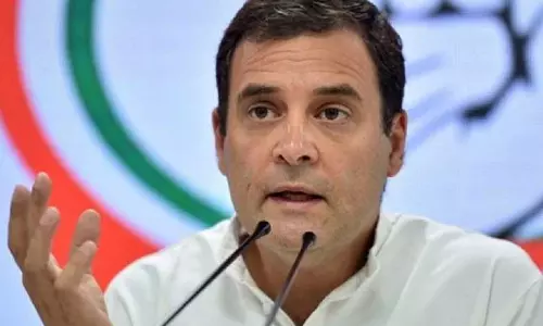நண்பர்களின் எதிர்காலத்தை பாதுகாத்து விட்டு இளைஞர்களை வேலையின்றி விட்டுவிட்டார், பிரதமர் - ராகுல்காந்தி நண்பர்களின் எதிர்காலத்தை பாதுகாத்து விட்டு இளைஞர்களை வேலையின்றி விட்டுவிட்டார், பிரதமர் - ராகுல்காந்தி