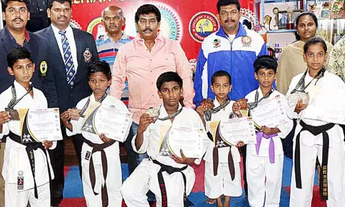 தேசிய கராத்தே போட்டியில் திருச்சிக்கு 7 பதக்கங்கள் தேசிய கராத்தே போட்டியில் திருச்சிக்கு 7 பதக்கங்கள்
