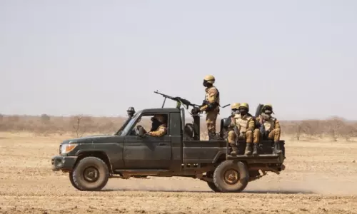 பர்கினோ பாசோ: பயங்கரவாதிகள் நடத்திய தாக்குதலில் 22 பேர் பலி